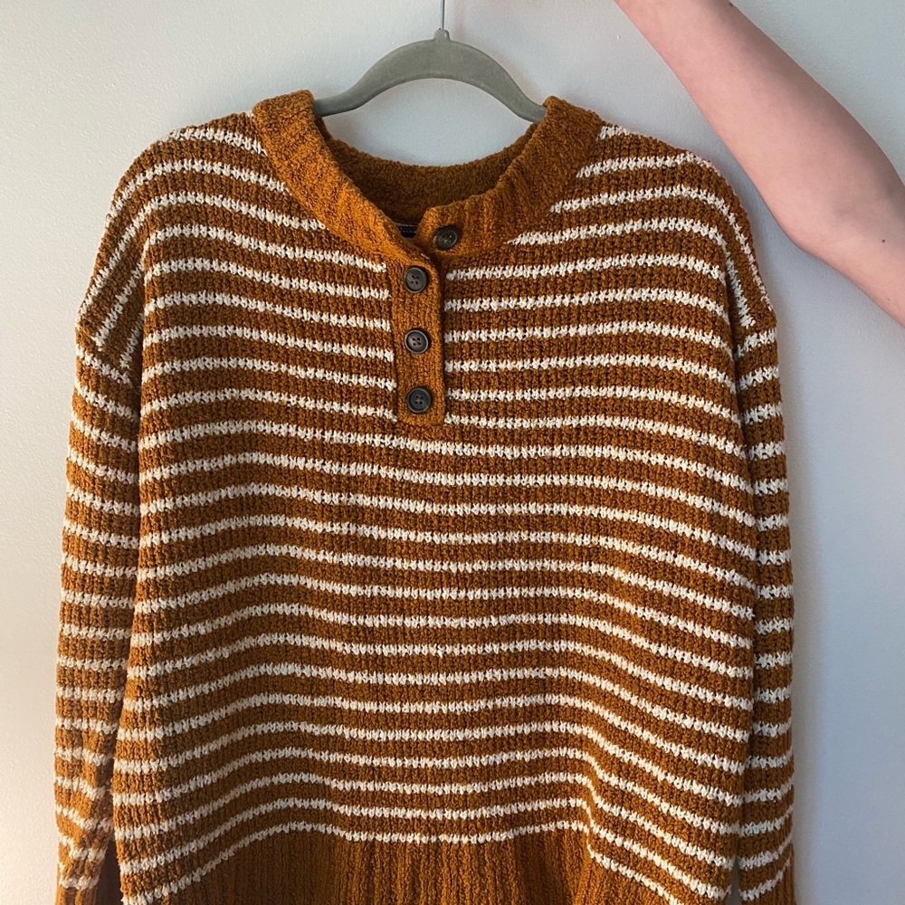 American Eagle button up sweater